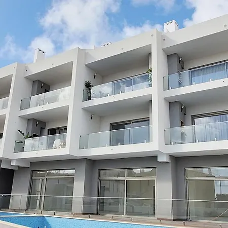 The Kuuyi * Бургау